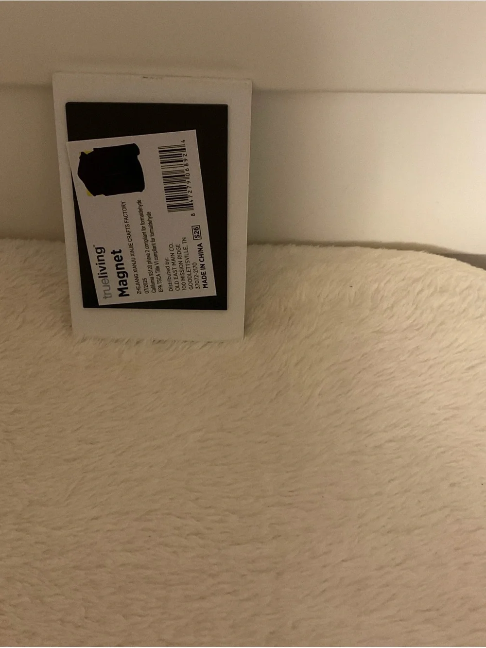 Trueliving Magnet in Black and White